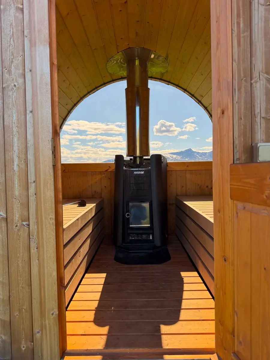 Aussensauna mit Panoramafenster